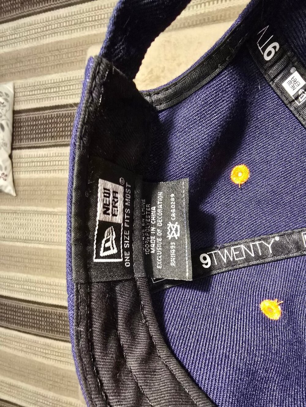 NHL Edmonton oiler 40th aniversery cap plus scarff, - Picture 4 of 6